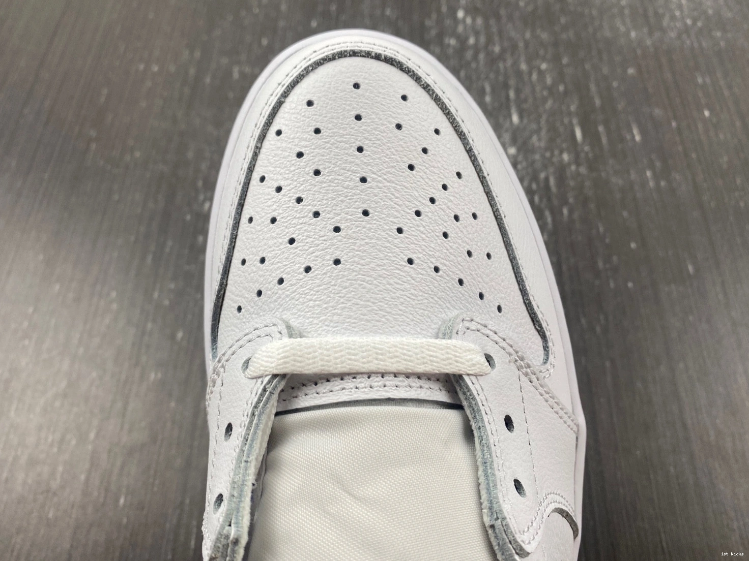 - Retro 1 Low Blue Metallic Jordan 705329-106 0208